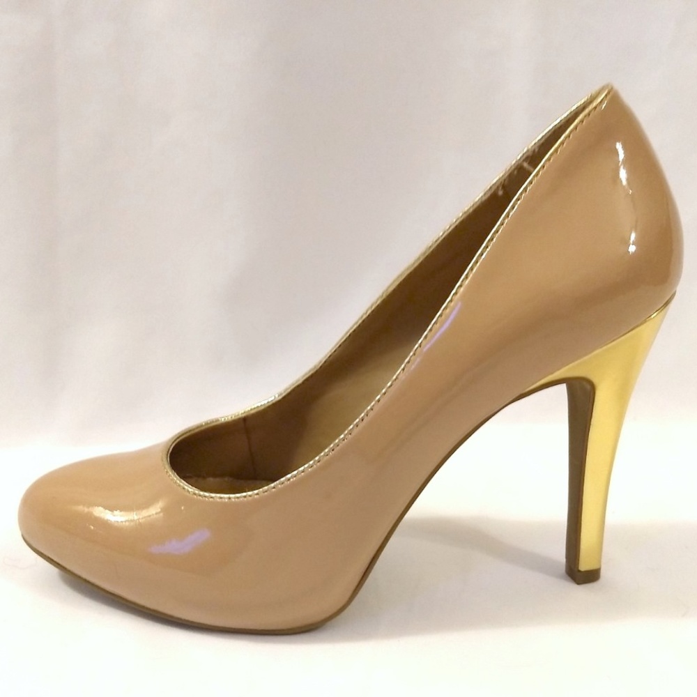 JS by Jessica beige patent heels